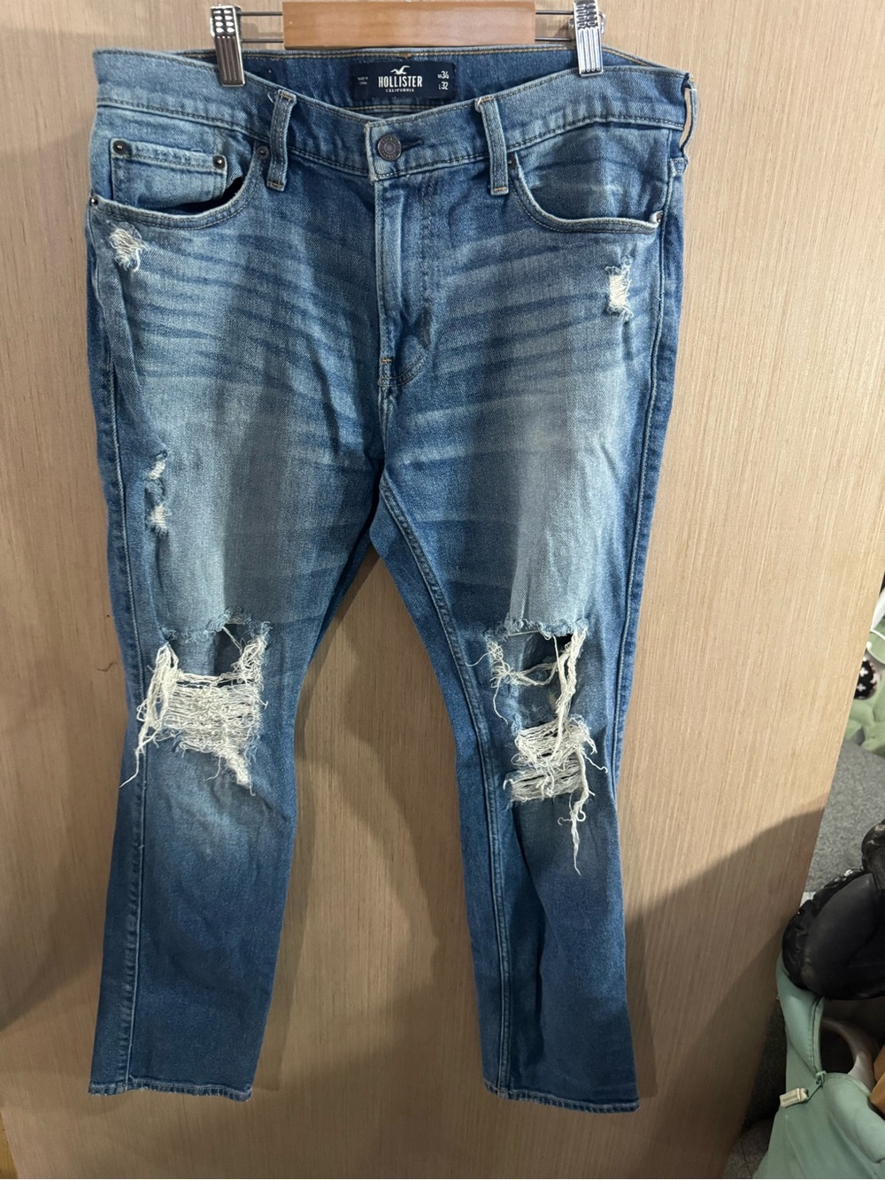 Women’s Hollister Distressed Medium Wash Skinny Fit Jeans Size 34